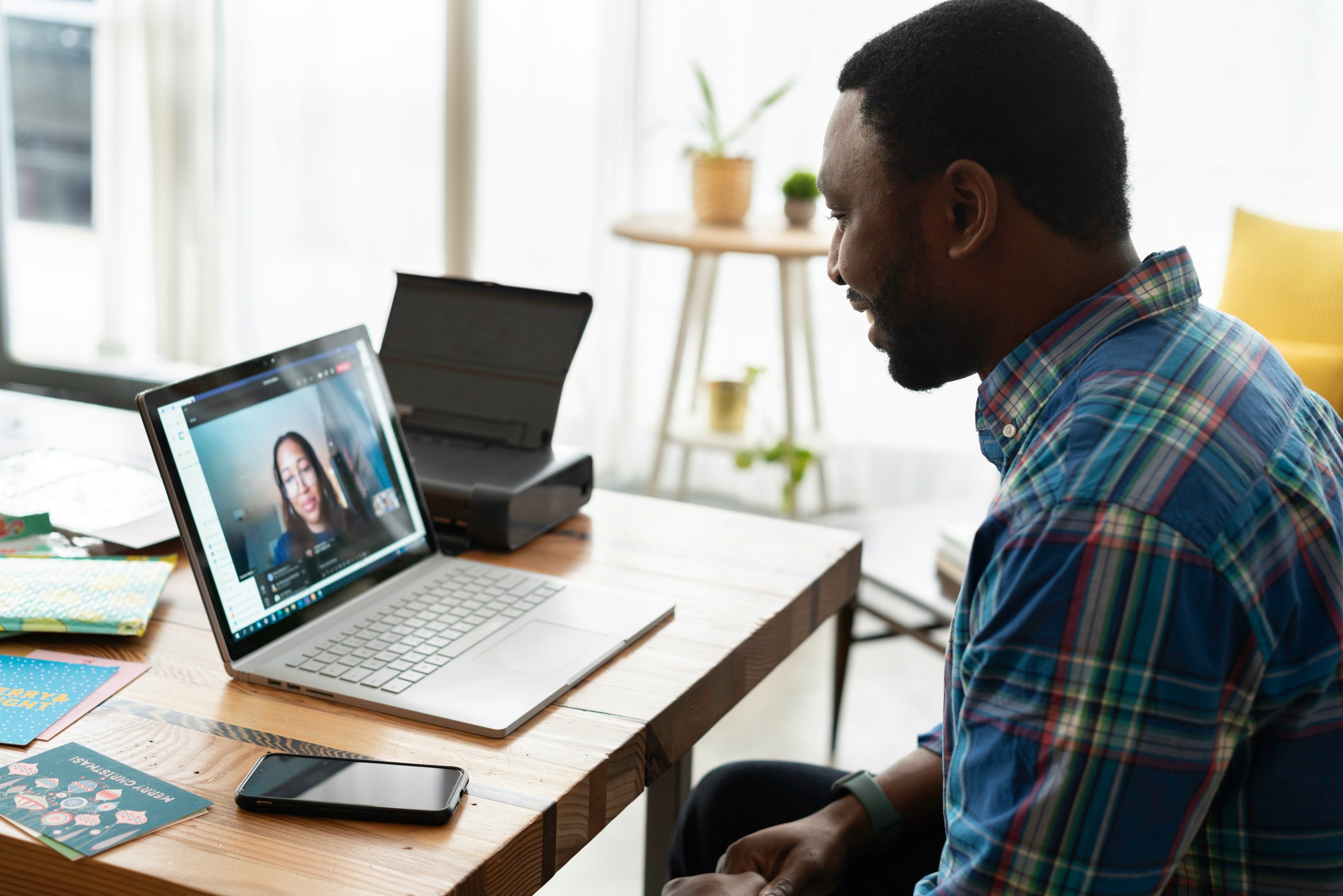 Feiras de Emprego Virtuais: Tecnologia e Melhores Práticas para uma Organização Bem-Sucedida